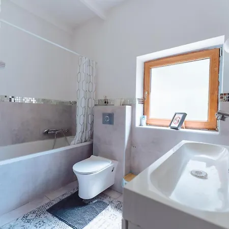 Wake Apartment *