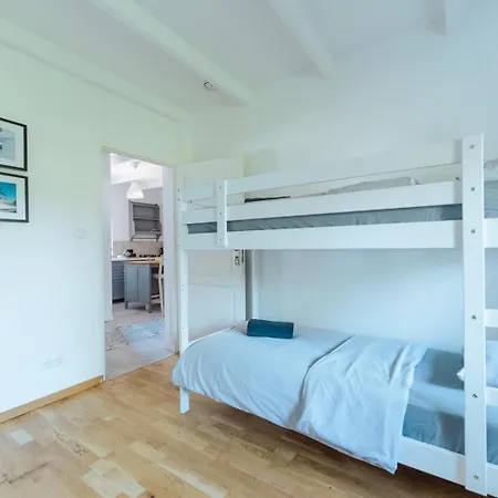 Apartment Wake
